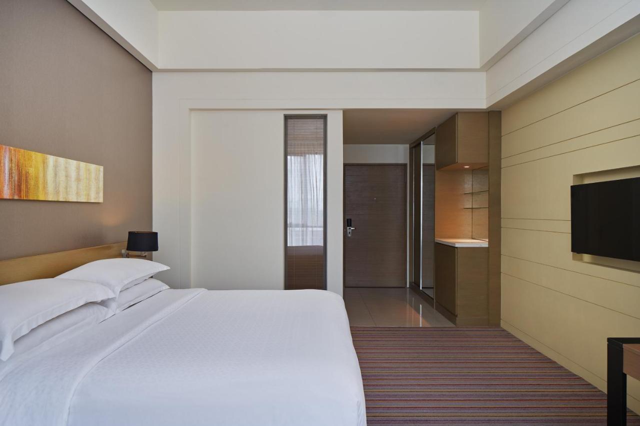 Four Points By Sheraton Пучонг Экстерьер фото