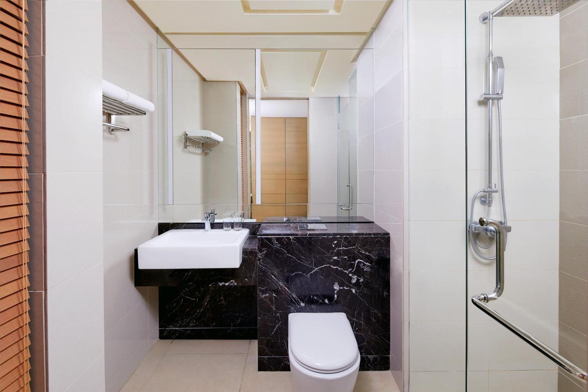 Four Points By Sheraton Пучонг Экстерьер фото