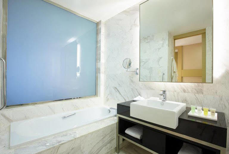 Four Points By Sheraton Пучонг Экстерьер фото